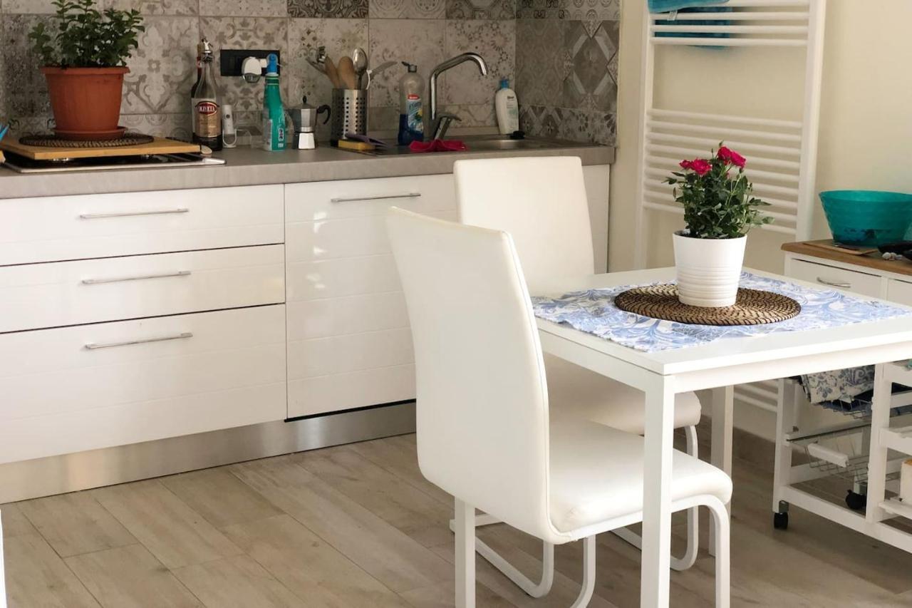 Casa Vacanze Ilaria Lägenhet Ceparana Exteriör bild